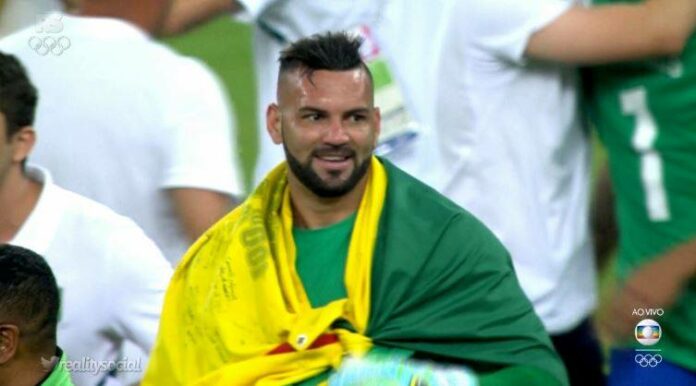 Um Dia Ap S Perder A M E Goleiro Weverton Convocado Pra Sele O