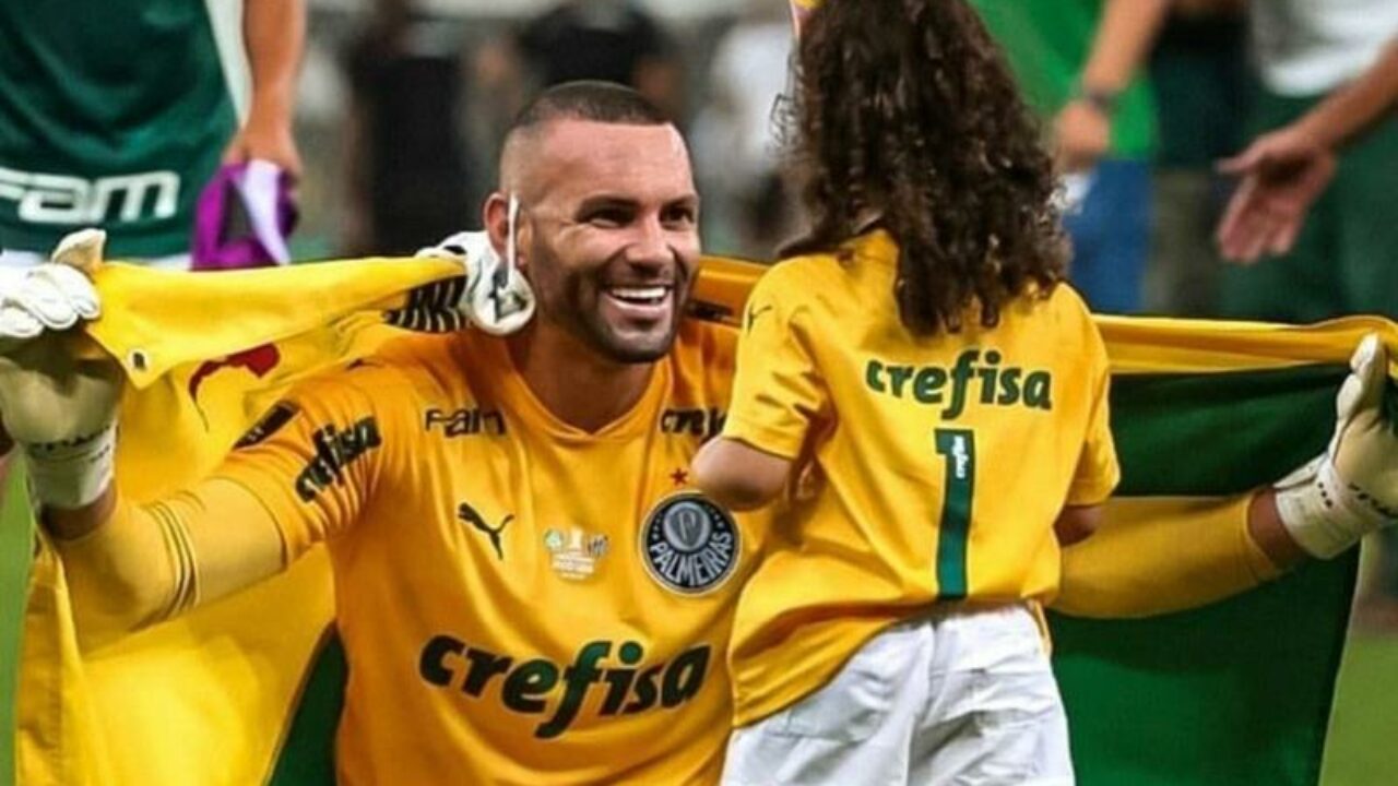 Acreano Weverton é escolhido por 100 jornalistas como o melhor goleiro do  brasileirão - AcreNews