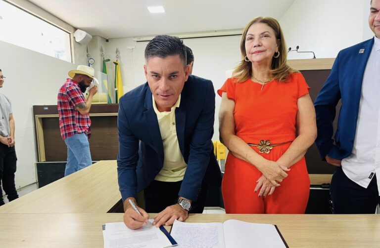 Raimundo Neném é empossado presidente da Câmara de Rio Branco