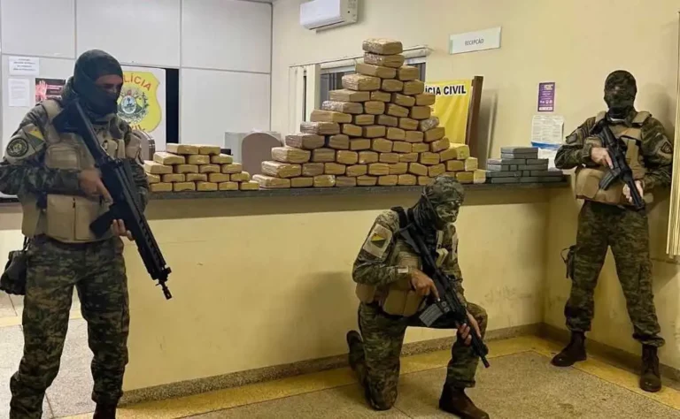 Gefron apreende mais de 100 quilos de cocaína e skunk e prende dois indivíduos na BR-317