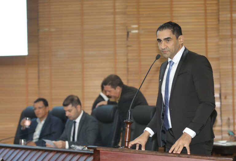 Presidente da Aleac empossa Gemil Júnior no cargo de deputado estadual