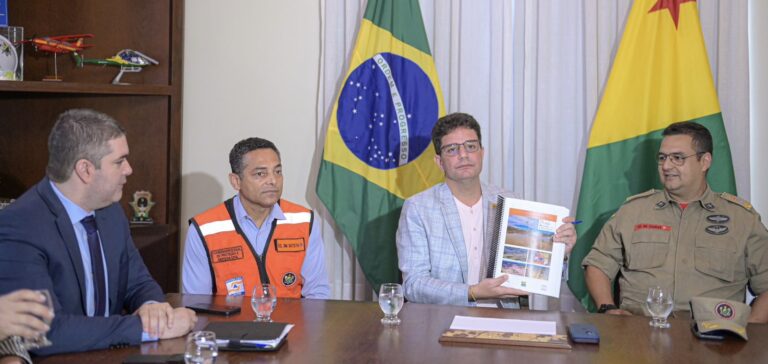 Governador assina Plano de Contingência para eventual alagação em cidades acreanas