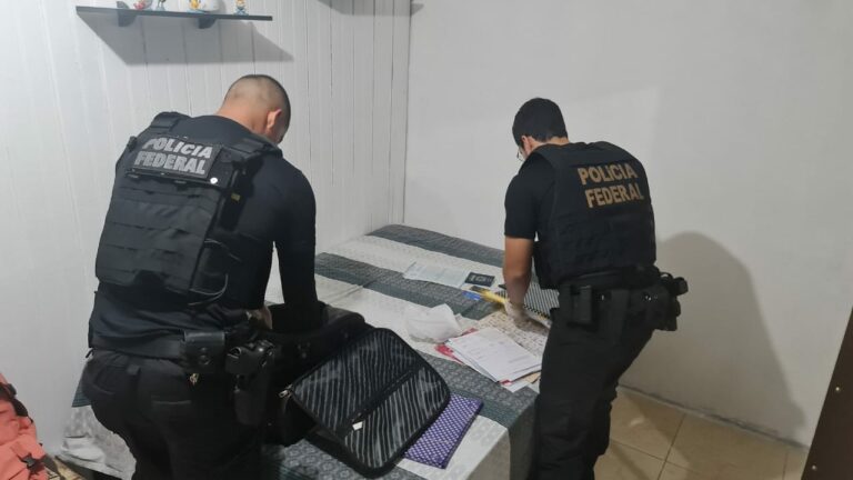 PF deflagra operação contra funcionários públicos suspeitos de desviarem R$ 3 milhões em combustível em Cruzeiro do Sul
