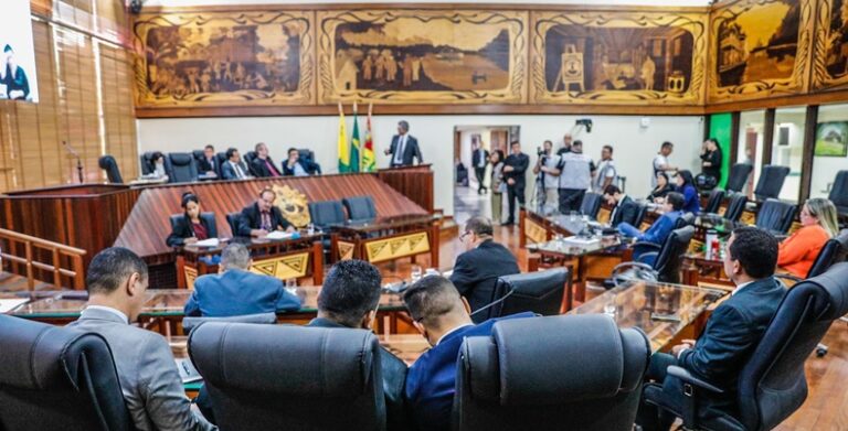 Por indefinição de aumento de emendas, votação da LOA é adiada para quinta-feira