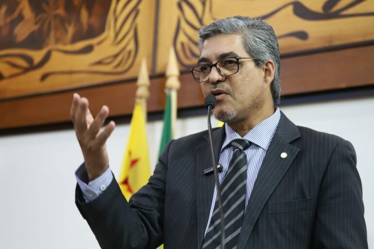 Edvaldo denuncia descaso no serviço de emissão de carteiras de identidade em Tarauacá e defende mutirão
