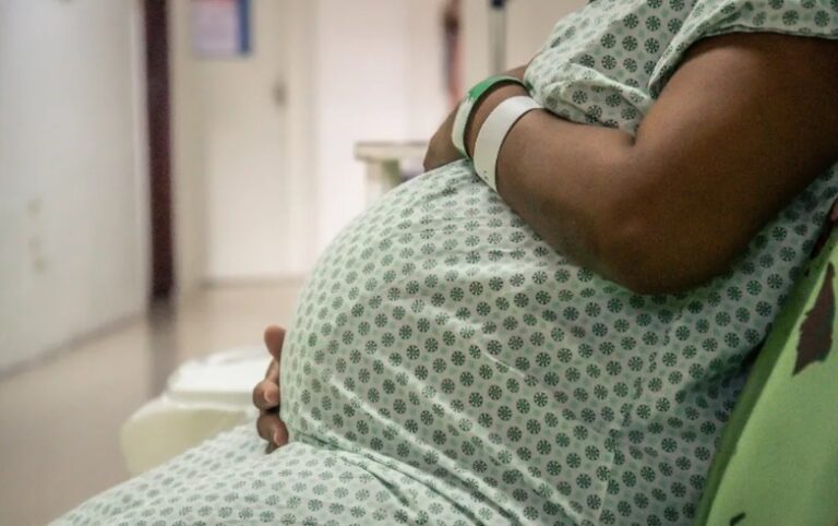 MP investiga suposta negligência após bebê morrer durante o parto no Acre