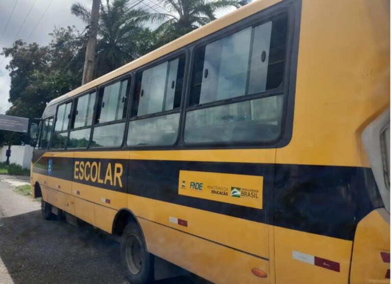 Ônibus escolares tem baterias furtadas e alunos ficam sem transporte em Cruzeiro do Sul