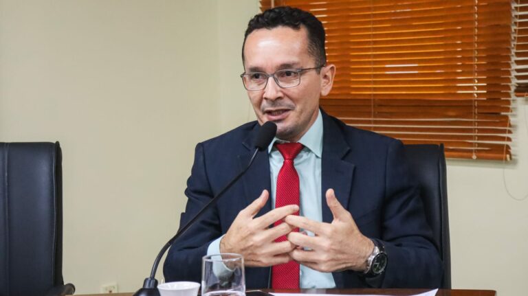 Deputado Adailton Cruz participa do FolhaCast nesta quinta-feira