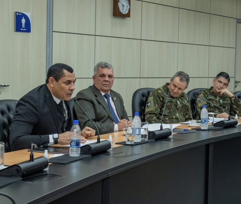 Por intervenção de Ulysses, Exército vai mudar portaria que prejudicaria policiais civis e militares