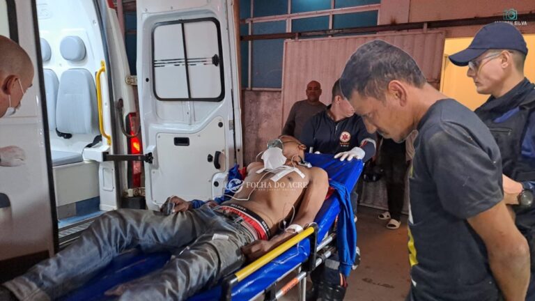 Homem tenta matar amigo com tesourada no peito durante bebedeira e acaba preso pela PM