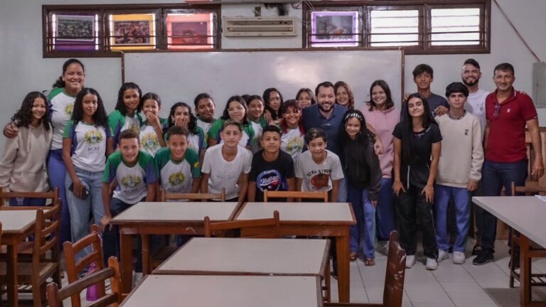 Jarude anuncia ares-condicionados, equipamentos esportivos e de segurança em escolas na Baixada da Sobral