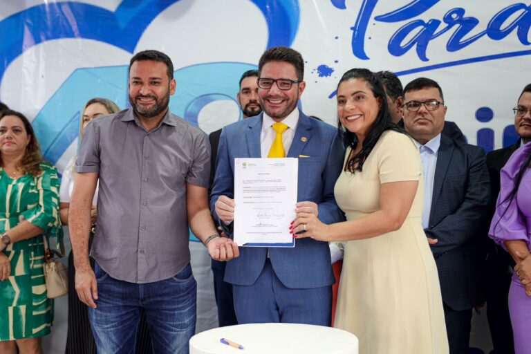Governador anuncia R$ 1 milhão para reforma de escolas em Senador Guiomard durante comemoração de 48 anos da cidade