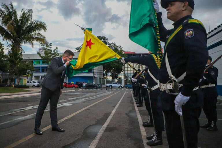 Nos 108 anos da PM, Gladson reconhece legado da corporação e celebra investimentos
