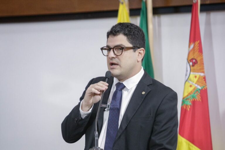 Eduardo Ribeiro se solidariza com servidoras do Iapen e afirma compromisso do governo com a proteção das mulheres