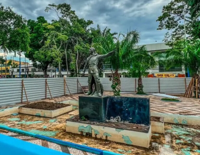 MPAC ajuíza ação cautelar para suspender obras da Praça da Revolução