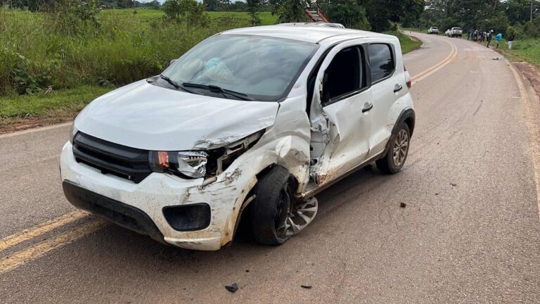 Acidente na BR-317 por pouco não termina em tragédia
