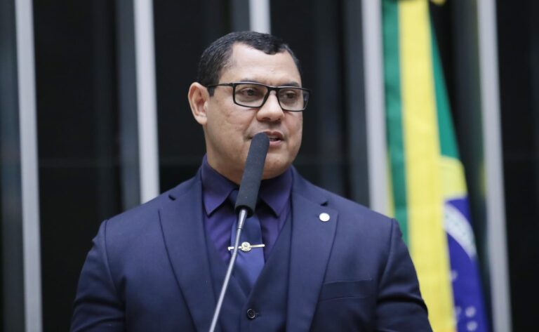 Coronel Ulysses classifica como ‘dia memorável’ sessão que derrubou vetos do presidente Lula