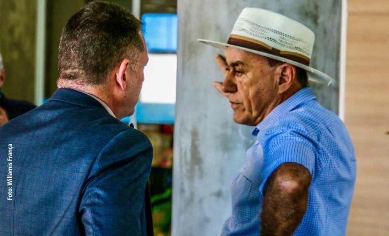 Bocalom e Alysson são flagrados conversando a sós antes de evento em Rio Branco