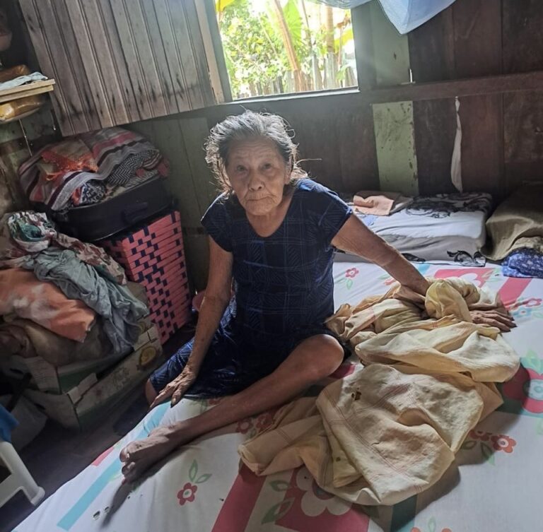 Idosa de 89 anos tem energia cortada em Rio Branco e neto denuncia Energisa por valores abusivos