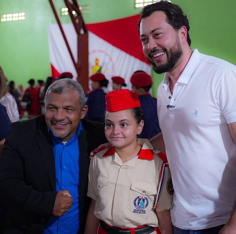 Jarude participa da entrega de Alamares a alunos de escola cívico-militar na Cidade do Povo