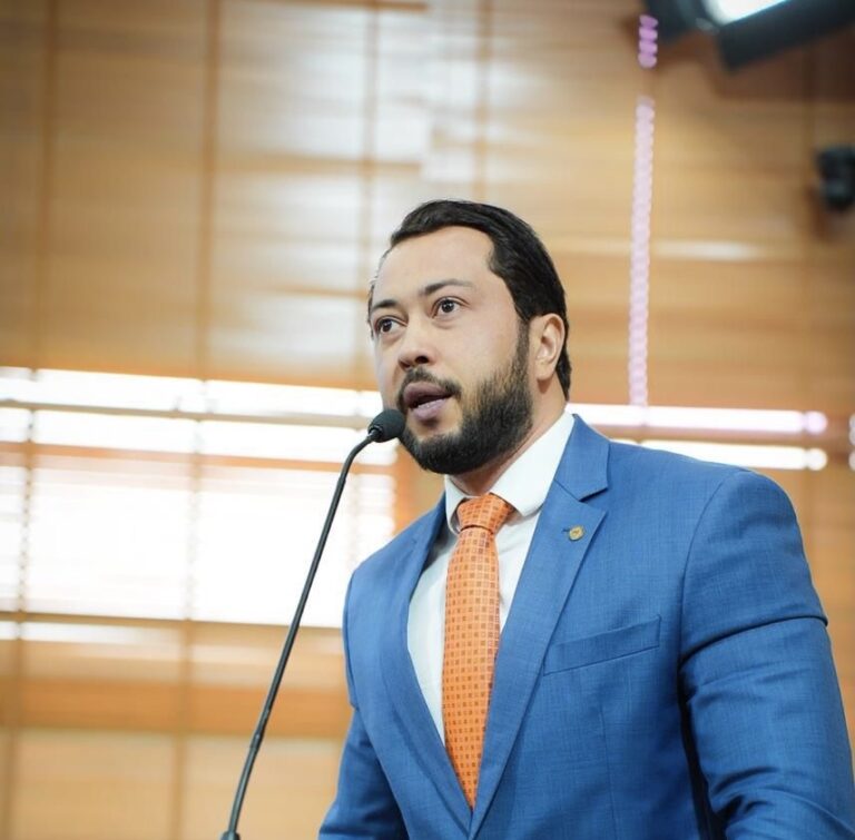 Jarude expõe contrato do Governo de quase R$ 7 milhões para fretar jatinho: “A farra e o luxo com dinheiro público não têm fim”