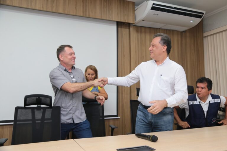 “Estou honrado em compor a equipe de Bocalom”, diz Alysson ao ser apresentado a servidores