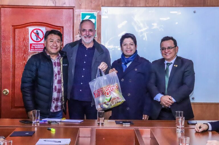 A convite de autoridades peruanas, Gonzaga visita Cusco, conhece práticas de produção e debate comércio bilateral