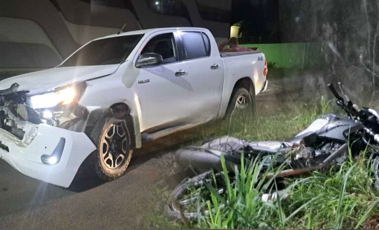 Adolescente que conduzia moto se envolve em acidente com caminhonete, em Rio Branco