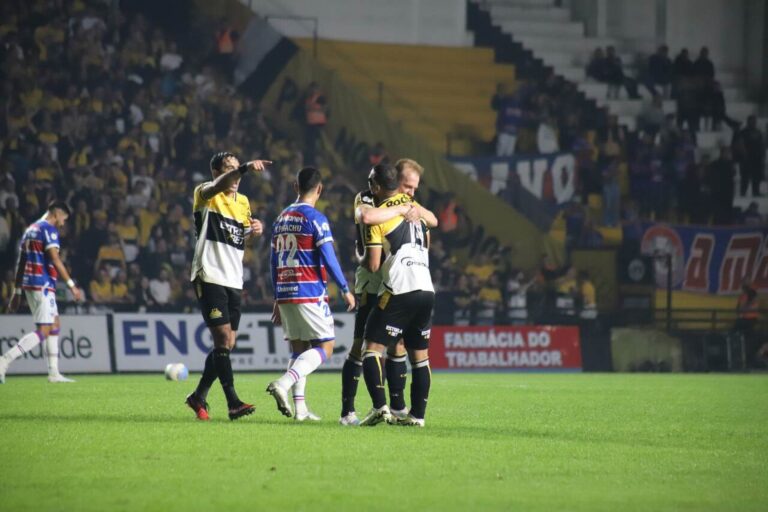 Criciúma e Fortaleza ficam no empate em jogo de tempos distintos