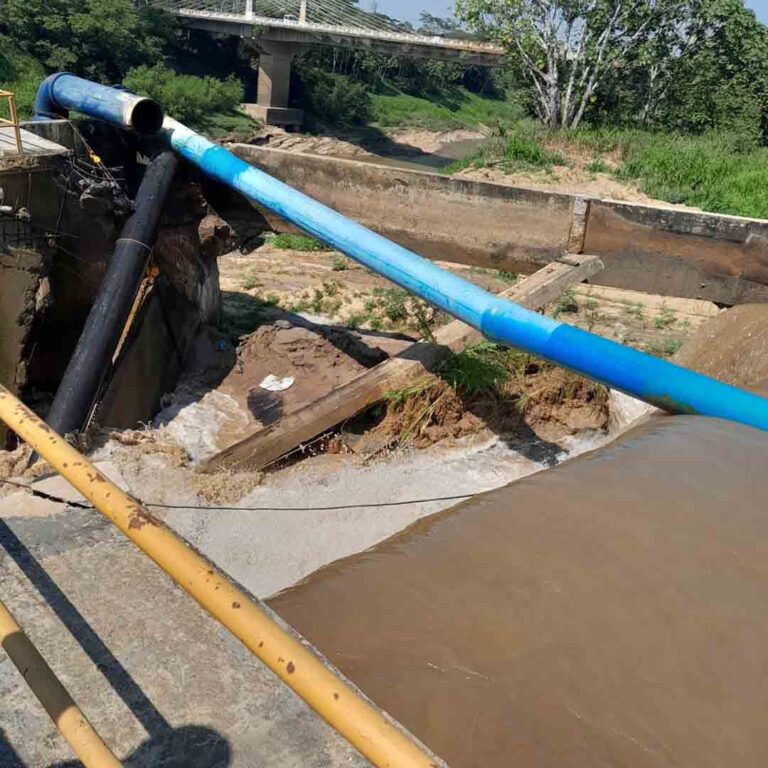 Urgente: estrutura da ETA II desaba e abastecimento de água em Rio Branco fica comprometido