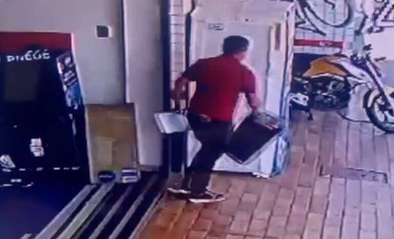 Homem é flagrado furtando caixa de som na Gazin do centro; veja o vídeo