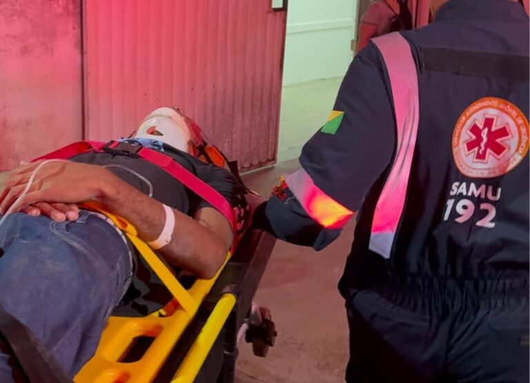 Moto Uber e passageiro caem de ponte e ficam gravemente feridos, em Rio Branco