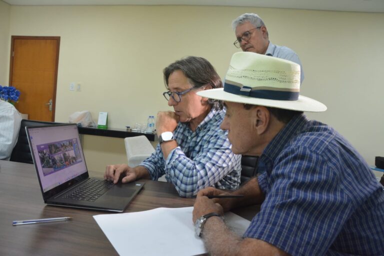 Prefeito de Rio Branco se reúne com empresa e recebe primeiro esboço do Parque Cidade da Criança