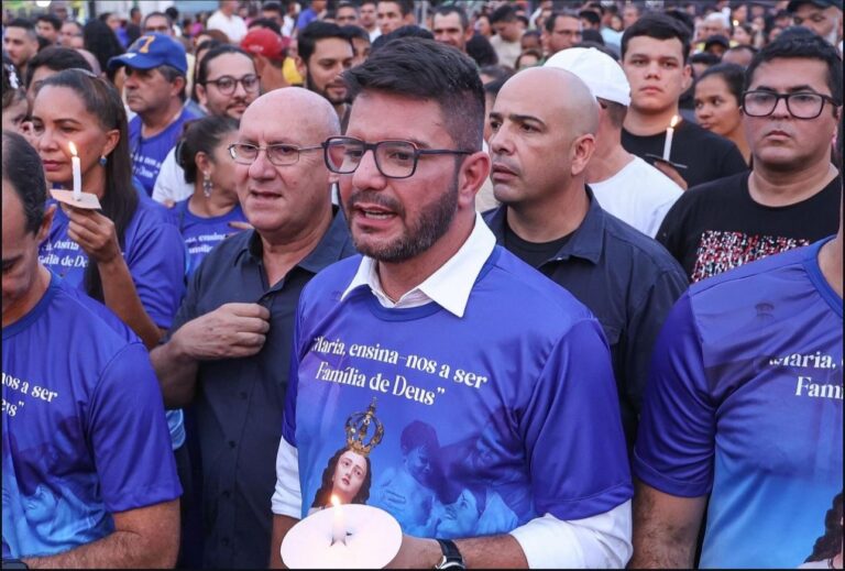 Gladson participa de procissão de encerramento do novenário em Cruzeiro do Sul: “É sempre muito gratificante”