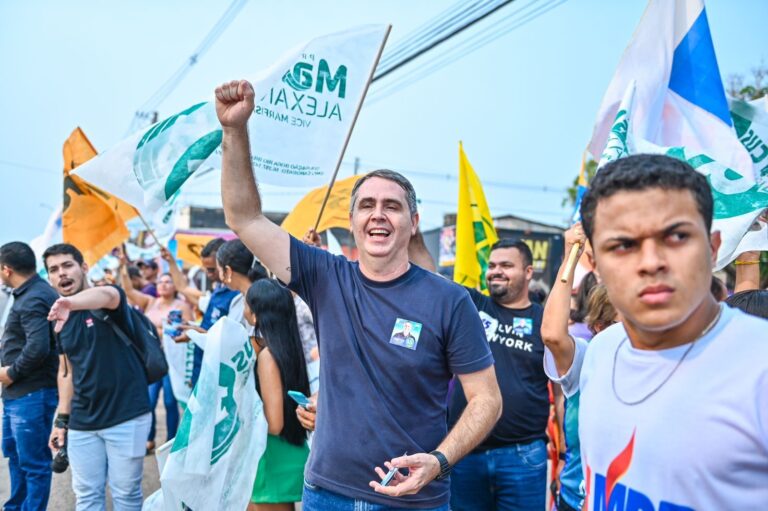 Na Baixada, Marcus Alexandre lembra de creches, unidade de saúde e quadras que construiu e garante novas obras como o Centro do Idoso e a Praça da Juventude