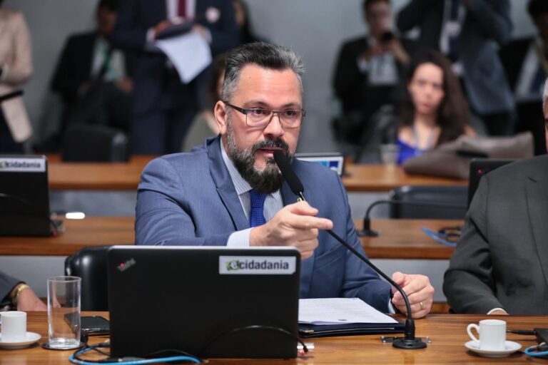 Projeto de Alan Rick para melhorar oferta de voos e reduzir preços das passagens é aprovado no Senado