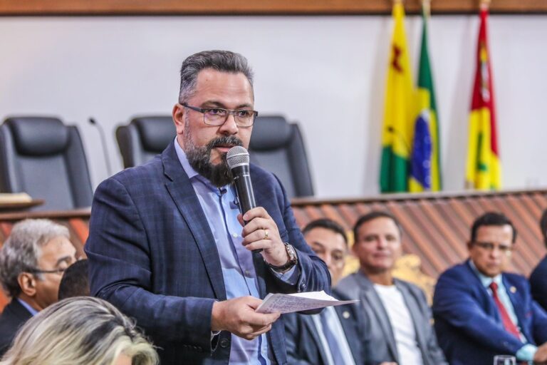 Senador Alan Rick defende desbloqueio da estrada entre Porto Walter e Cruzeiro do Sul