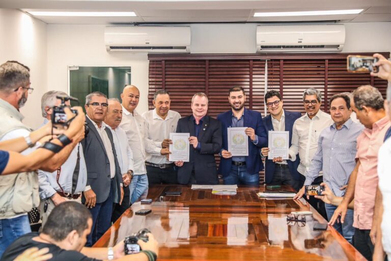Parlamento Acreano promulga leis da área ambiental em reunião com setor produtivo