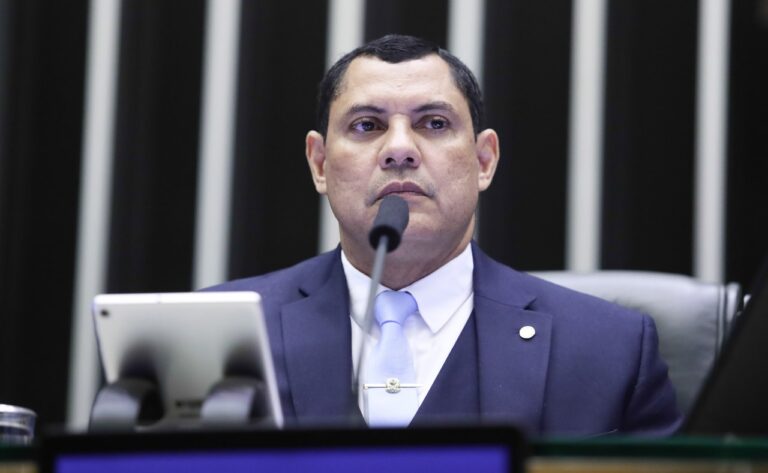 Projeto de Ulysses beneficiará mais de 500 mil vigilantes privados em todo o País