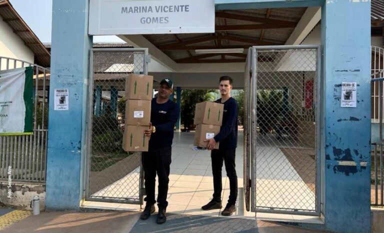 Governo distribui mais de 285 mil pacotes de absorventes em escolas do Acre