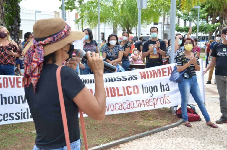 Professores anunciam greve por tempo indeterminado a partir do dia 7 de agosto