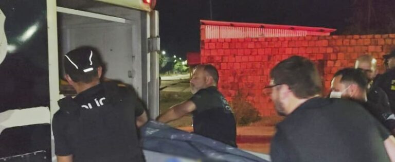 Assaltante é morto a tiros por policial após assaltar mercantil no 2º Distrito