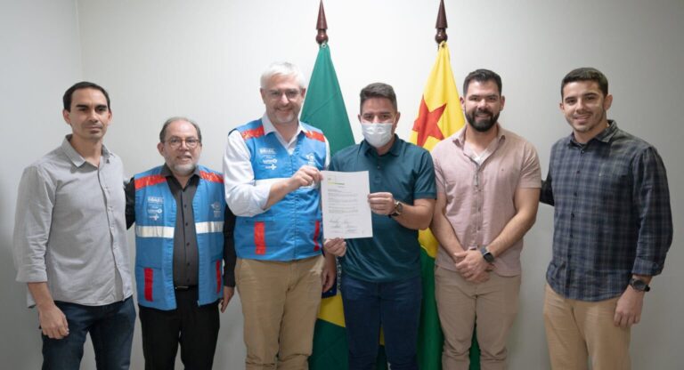 Gladson assina ordem de serviço de R$ 77,7 milhões para nova etapa da maternidade de Rio Branco