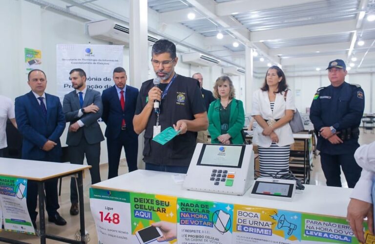 TRE-AC realiza cerimônia de carga e lacre das urnas eletrônicas para Eleições 2024
