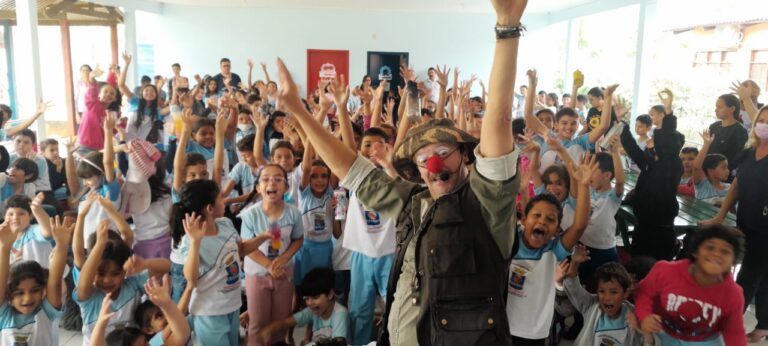 Primeiro dia do FICATE 2024 reúne mais de 500 alunos em apresentações culturais no Tucumã