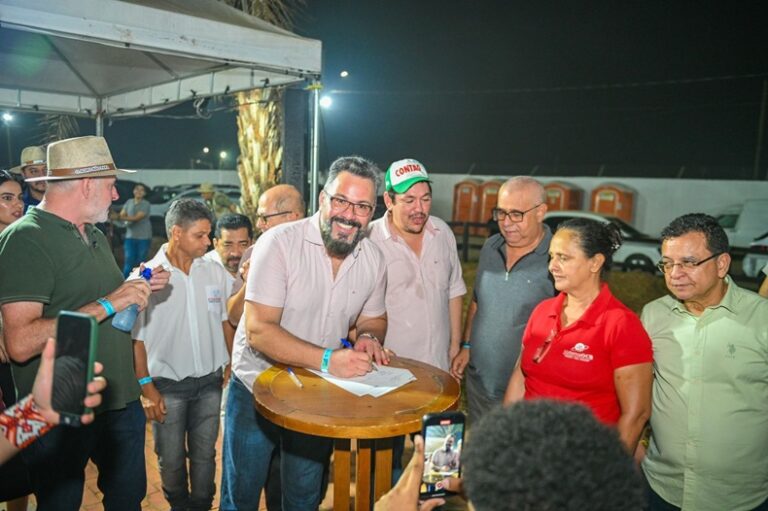 Com caminhão refrigerado adquirido com emenda de Alan Rick, cooperativa de pescadores passará a exportar para a Bolívia