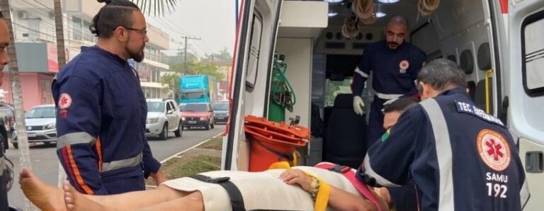 Motociclista sofre acidente e é internada com traumatismo craniano em Rio Branco