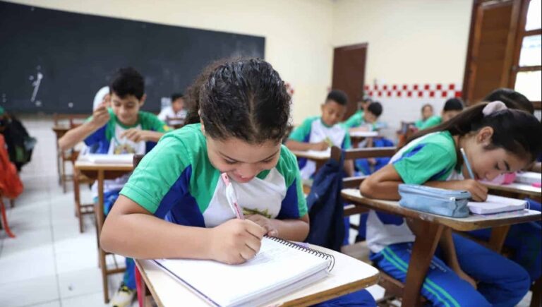 Governo determina retorno das aulas presenciais da rede estadual de educação nesta quinta-feira