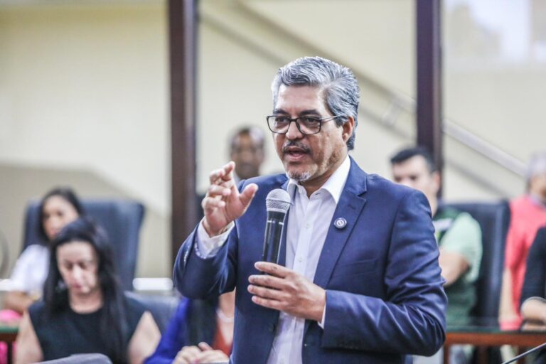 Edvaldo defende alterações no edital do concurso da Educação para garantir ampla concorrência