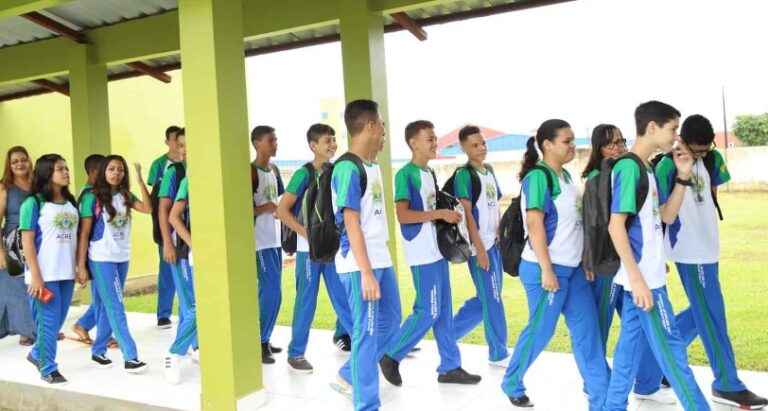Governo suspende atividades físicas nas escolas devido fumaça; aulas teóricas seguem normal